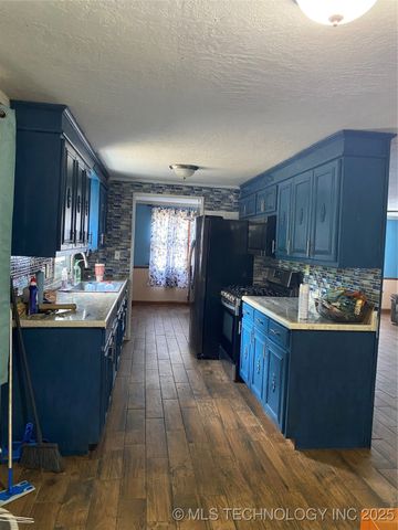 208 SW 5th, Kingston, OK 73439