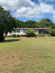 208 SW 5th, Kingston, OK 73439