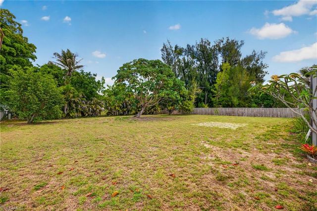 1705 NE 7th ST, Cape Coral, FL 33909