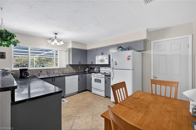 1705 NE 7th ST, Cape Coral, FL 33909