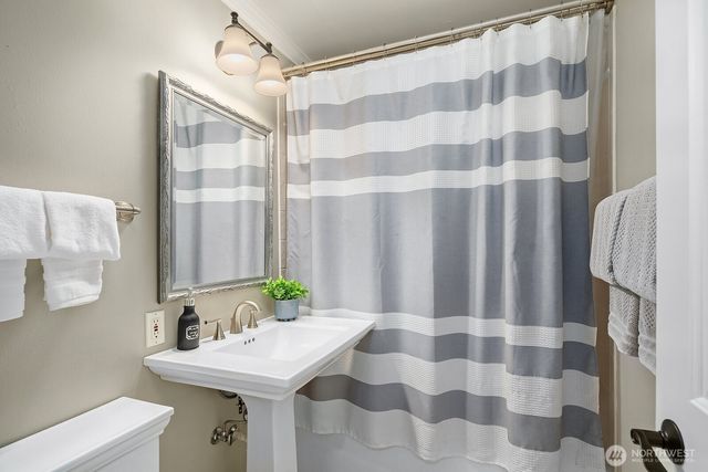 216 SW 192nd Street, Normandy Park, WA 98166