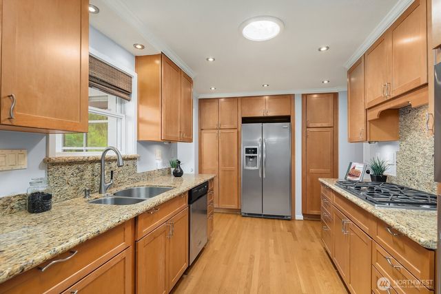 216 SW 192nd Street, Normandy Park, WA 98166