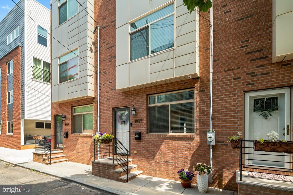 1937 W GEORGE ST, Philadelphia, PA 19130