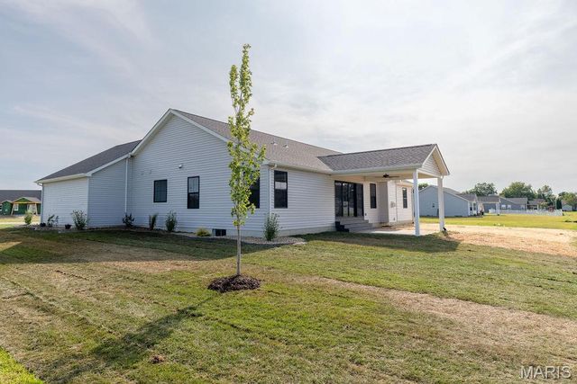 9719 Iroquois Drive, Mascoutah, IL 62258