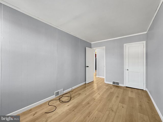 869 W BROWNING RD, Bellmawr, NJ 08031