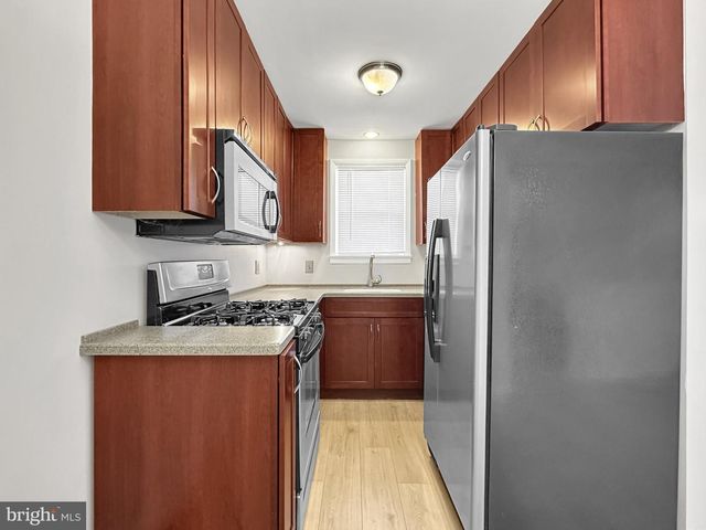 869 W BROWNING RD, Bellmawr, NJ 08031