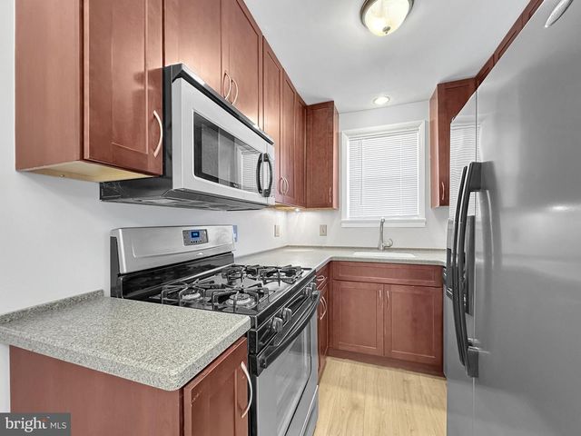 869 W BROWNING RD, Bellmawr, NJ 08031