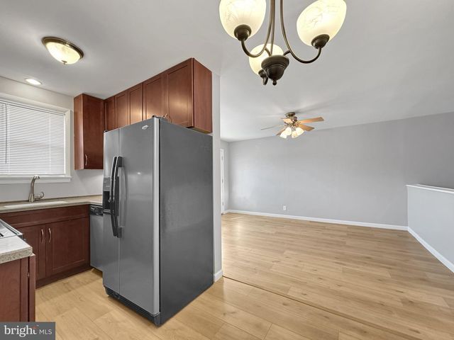 869 W BROWNING RD, Bellmawr, NJ 08031