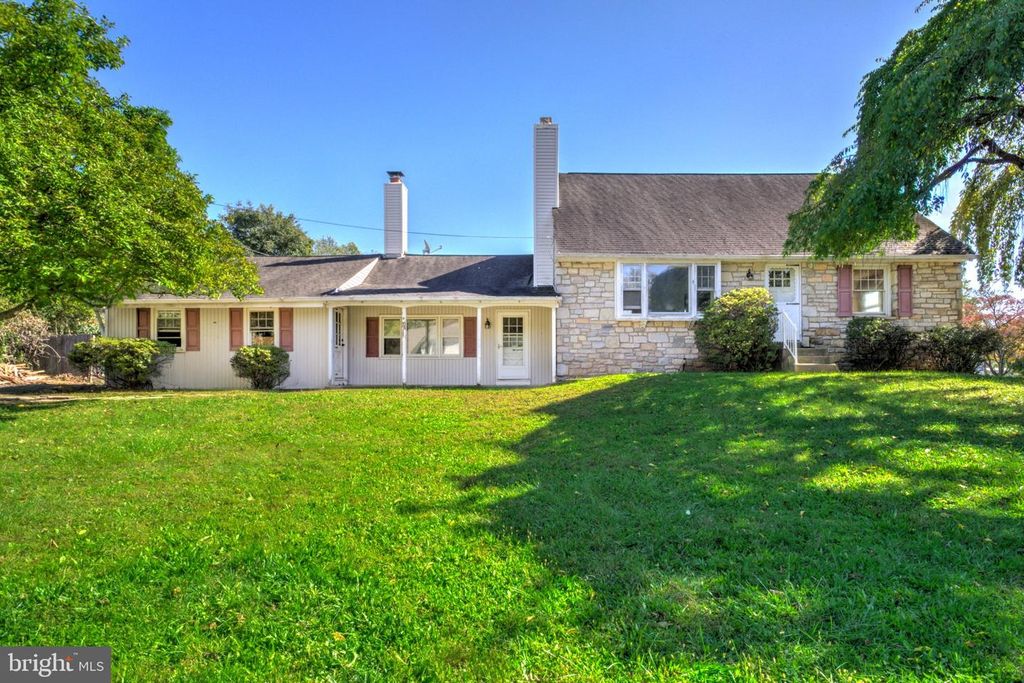 100 NEW JERSEY AVE, CHALFONT, PA 18914 — exterior