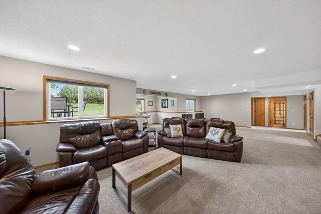 1961 Fieldstone Road SW, Rochester, MN 55902