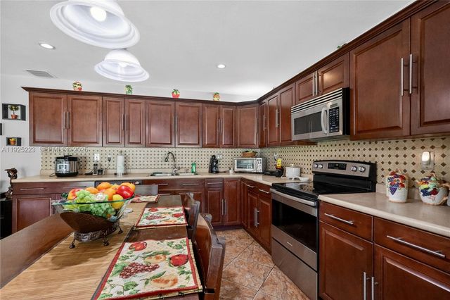 341 S Biscayne River Dr, Miami, FL 33169