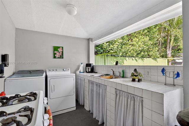 341 S Biscayne River Dr, Miami, FL 33169