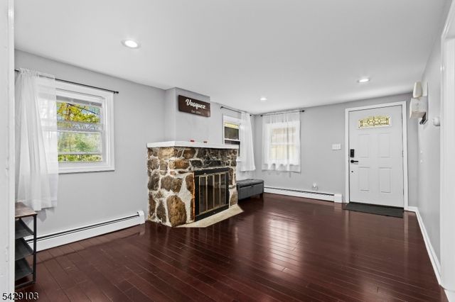 15 Mohican Ave, Roxbury Twp., NJ 07850