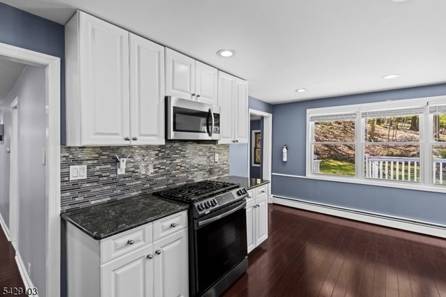 15 Mohican Ave, Roxbury Twp., NJ 07850
