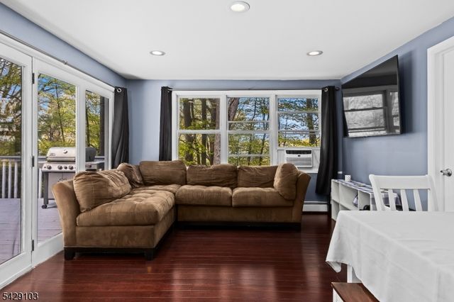 15 Mohican Ave, Roxbury Twp., NJ 07850
