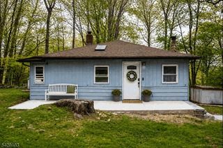 15 Mohican Ave, Roxbury Twp., NJ 07850