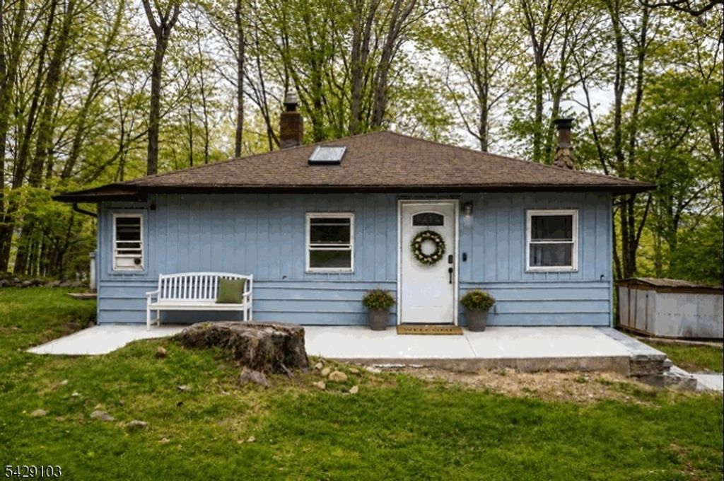 15 Mohican Ave, Roxbury Twp., NJ 07850