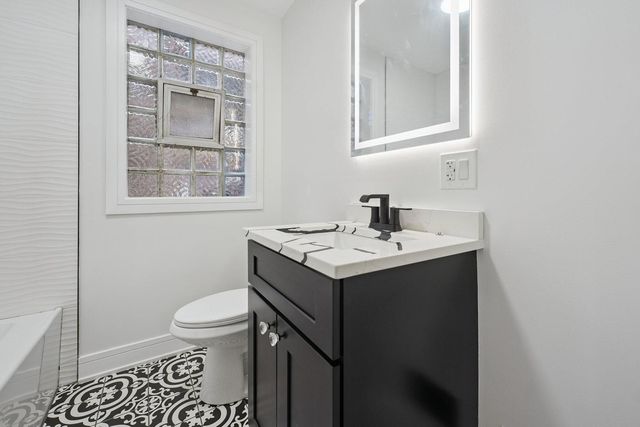 8389 S Baltimore Avenue, Chicago, IL 60617