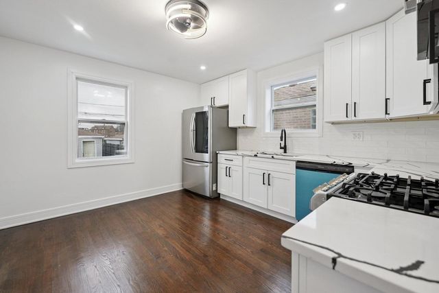 8389 S Baltimore Avenue, Chicago, IL 60617