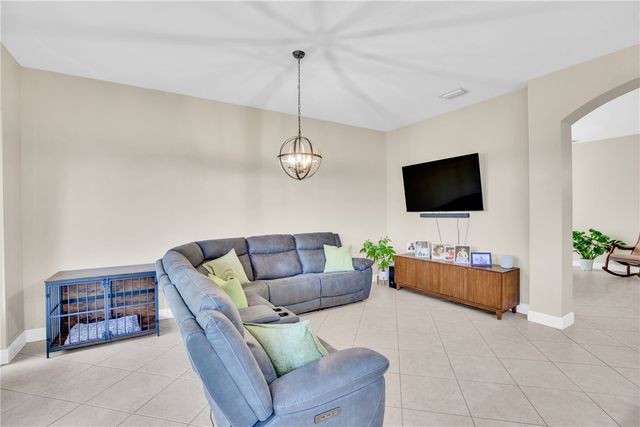 1929 Grey Falcon Circle SW, Vero Beach, FL 32962