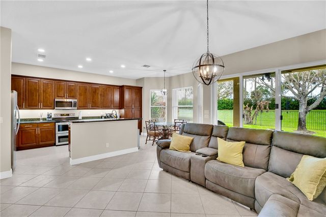 1929 Grey Falcon Circle SW, Vero Beach, FL 32962