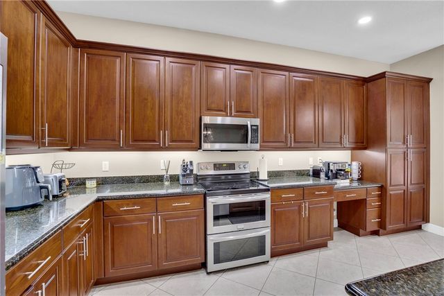 1929 Grey Falcon Circle SW, Vero Beach, FL 32962