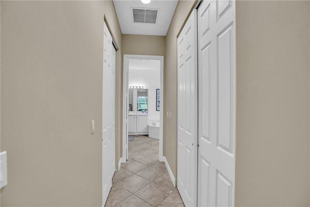 1929 Grey Falcon Circle SW, Vero Beach, FL 32962