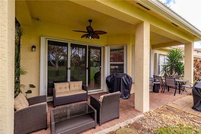 1929 Grey Falcon Circle SW, Vero Beach, FL 32962