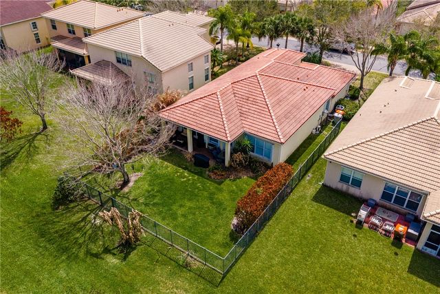 1929 Grey Falcon Circle SW, Vero Beach, FL 32962