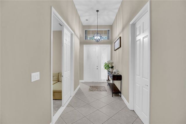 1929 Grey Falcon Circle SW, Vero Beach, FL 32962