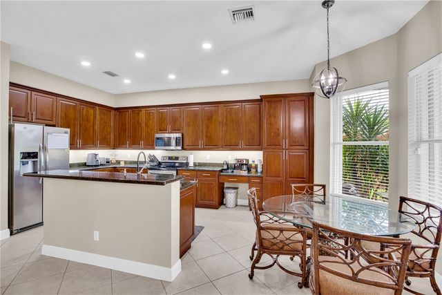 1929 Grey Falcon Circle SW, Vero Beach, FL 32962