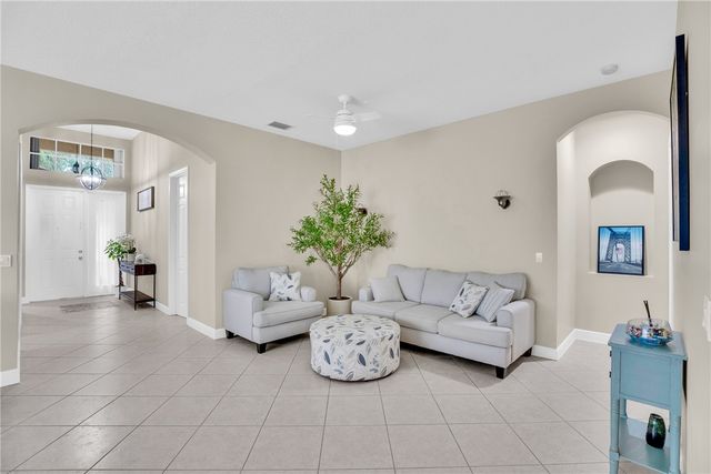 1929 Grey Falcon Circle SW, Vero Beach, FL 32962