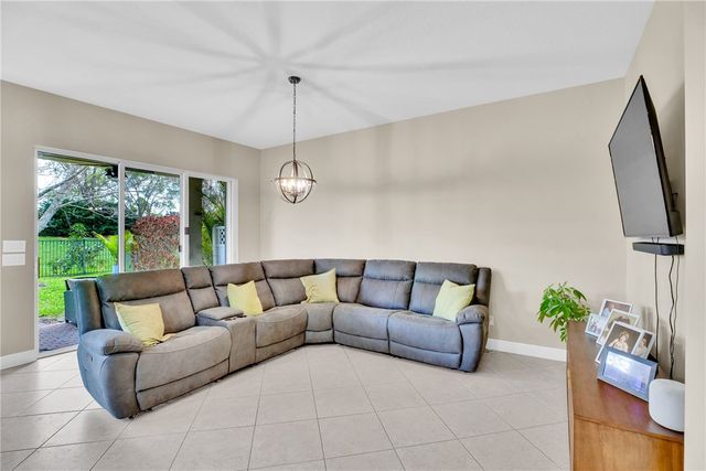 1929 Grey Falcon Circle SW, Vero Beach, FL 32962