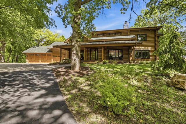 2050 Oakwood Ridge, Chanhassen, MN 55317