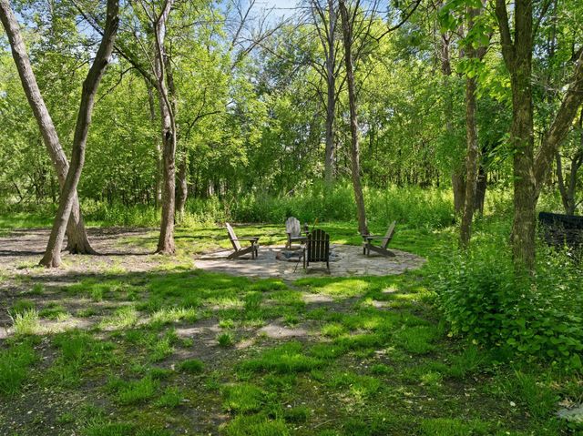 2050 Oakwood Ridge, Chanhassen, MN 55317