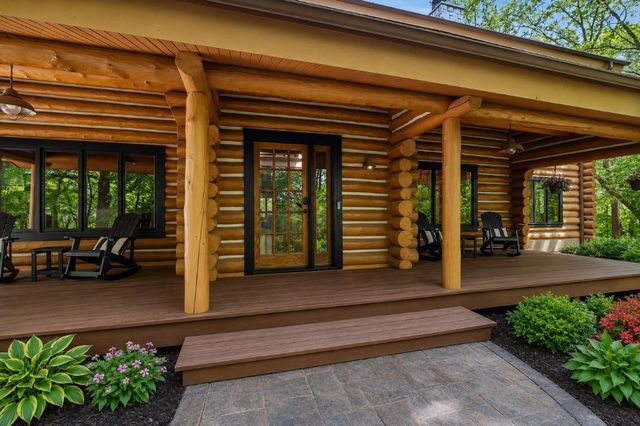 2050 Oakwood Ridge, Chanhassen, MN 55317