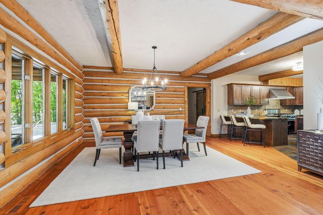 2050 Oakwood Ridge, Chanhassen, MN 55317