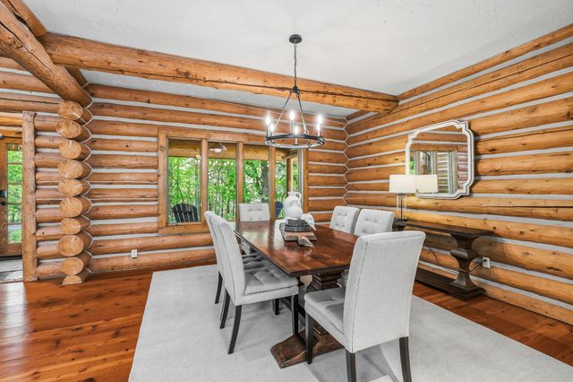 2050 Oakwood Ridge, Chanhassen, MN 55317
