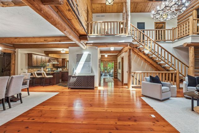2050 Oakwood Ridge, Chanhassen, MN 55317
