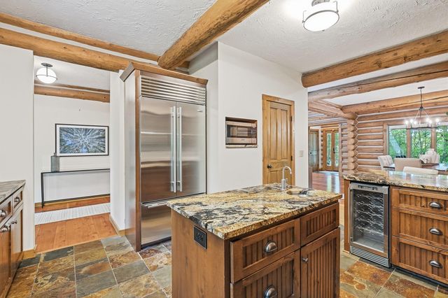 2050 Oakwood Ridge, Chanhassen, MN 55317