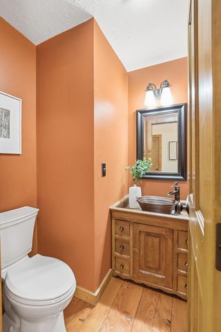2050 Oakwood Ridge, Chanhassen, MN 55317