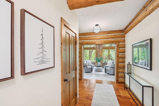 2050 Oakwood Ridge, Chanhassen, MN 55317