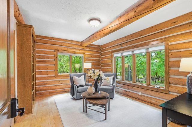 2050 Oakwood Ridge, Chanhassen, MN 55317
