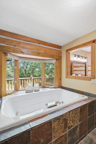 2050 Oakwood Ridge, Chanhassen, MN 55317