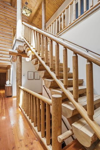 2050 Oakwood Ridge, Chanhassen, MN 55317