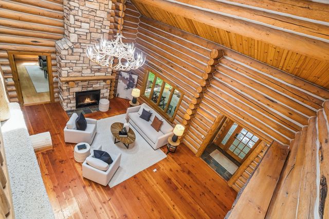 2050 Oakwood Ridge, Chanhassen, MN 55317