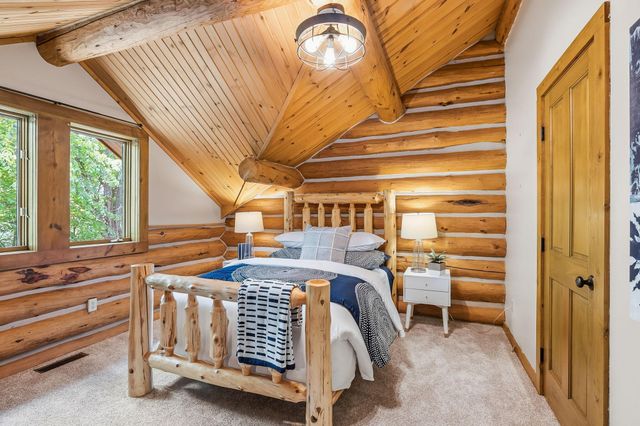 2050 Oakwood Ridge, Chanhassen, MN 55317