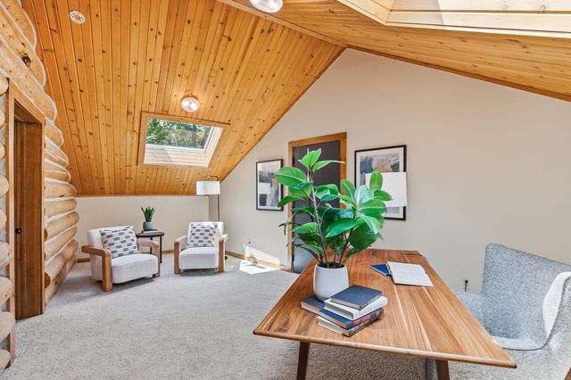2050 Oakwood Ridge, Chanhassen, MN 55317
