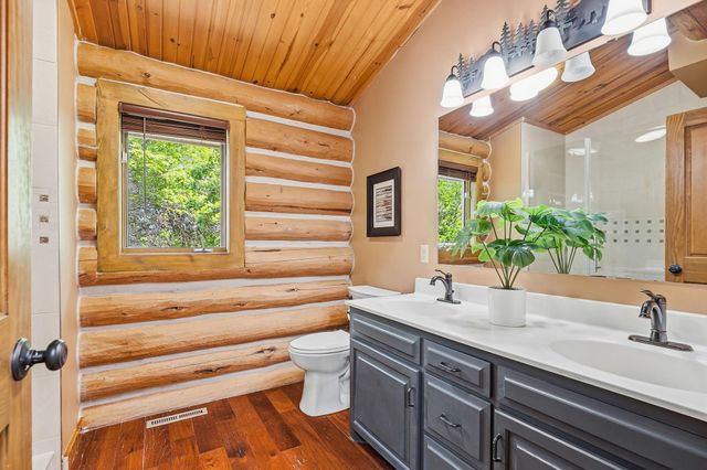 2050 Oakwood Ridge, Chanhassen, MN 55317