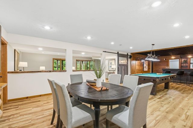 2050 Oakwood Ridge, Chanhassen, MN 55317